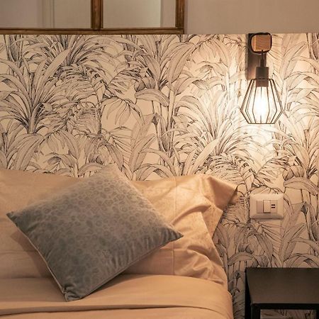 Elegant Design Apartment In Historical City Center คาตาเนีย ภายนอก รูปภาพ
