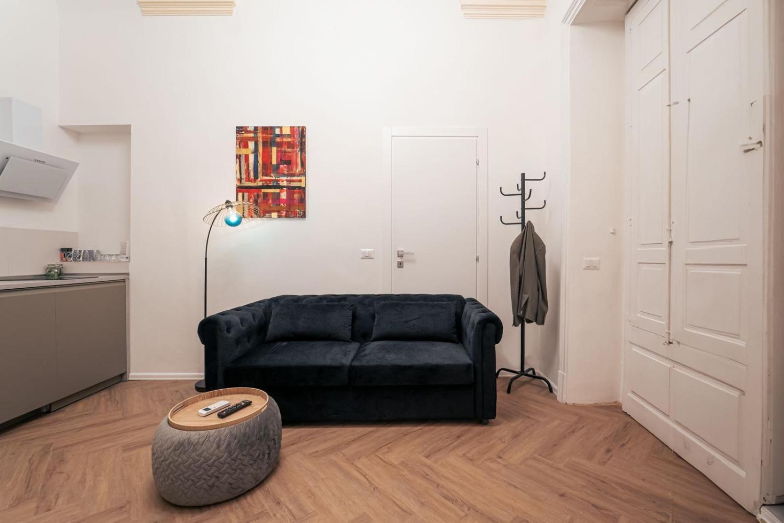 Elegant Design Apartment In Historical City Center คาตาเนีย ภายนอก รูปภาพ