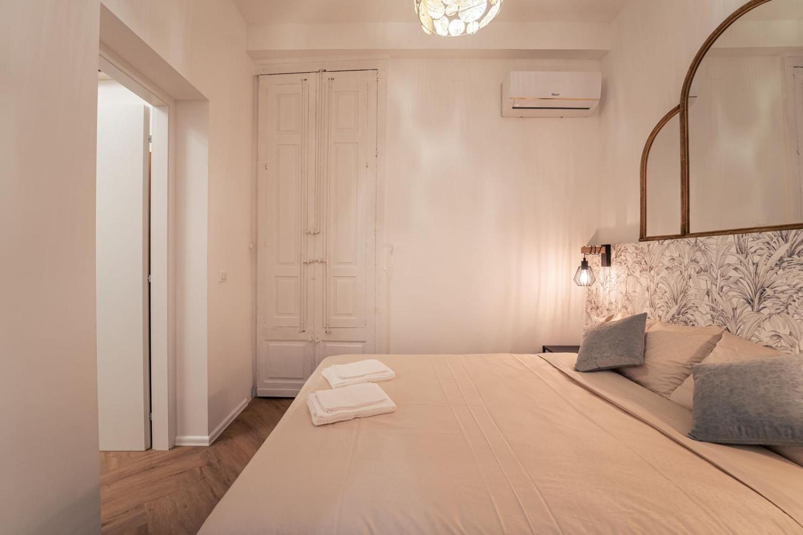 Elegant Design Apartment In Historical City Center คาตาเนีย ภายนอก รูปภาพ